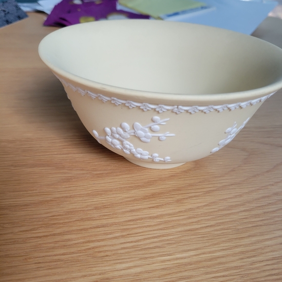 Wedgwood Other - Vtg Wedgwood Jasperware Yellow Primrose White Prunus Footed Bowl 5 3/4” D